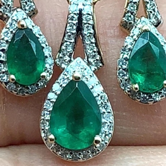 Jewelry - Stunning 10K YG Emerald & Diamond Earrings & Matching Pendant Necklace Set 18”